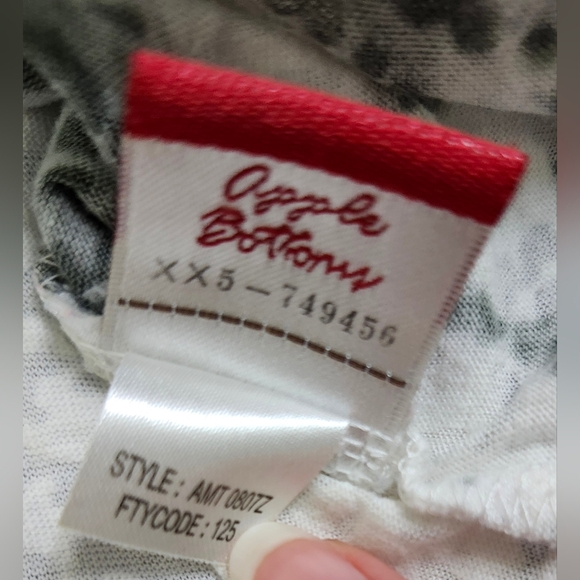 Apple Bottoms Graphic T-shirt - Picture 5 of 7